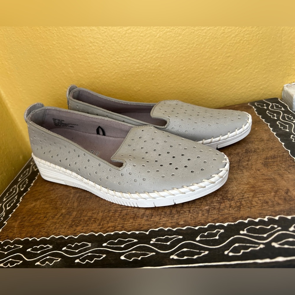 St. John’s Bay Women’s gray slip on / loafer with texture - like New - size 6.5
